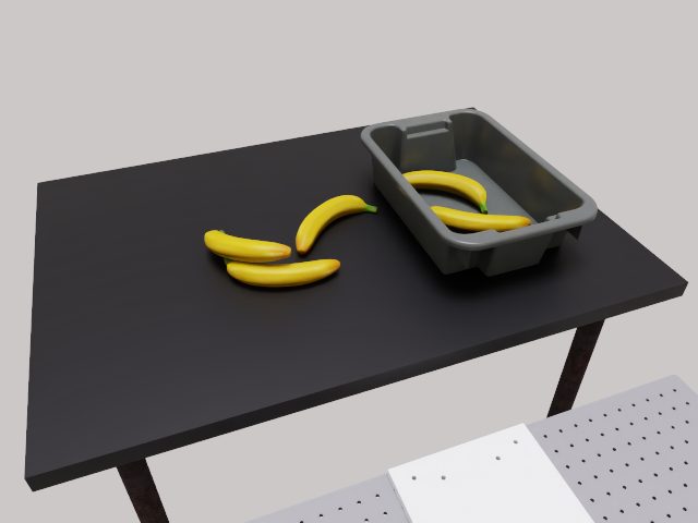 bananas_5_grey_bin scene