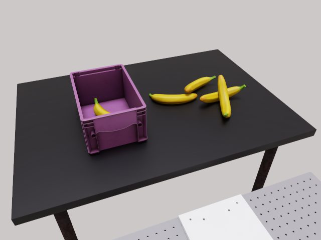 bananas_5_in_crate scene