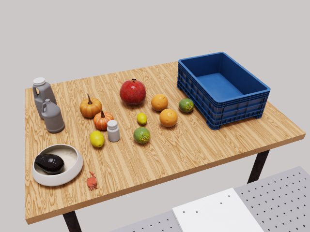 clutter_fruit_bottle_bluebin scene